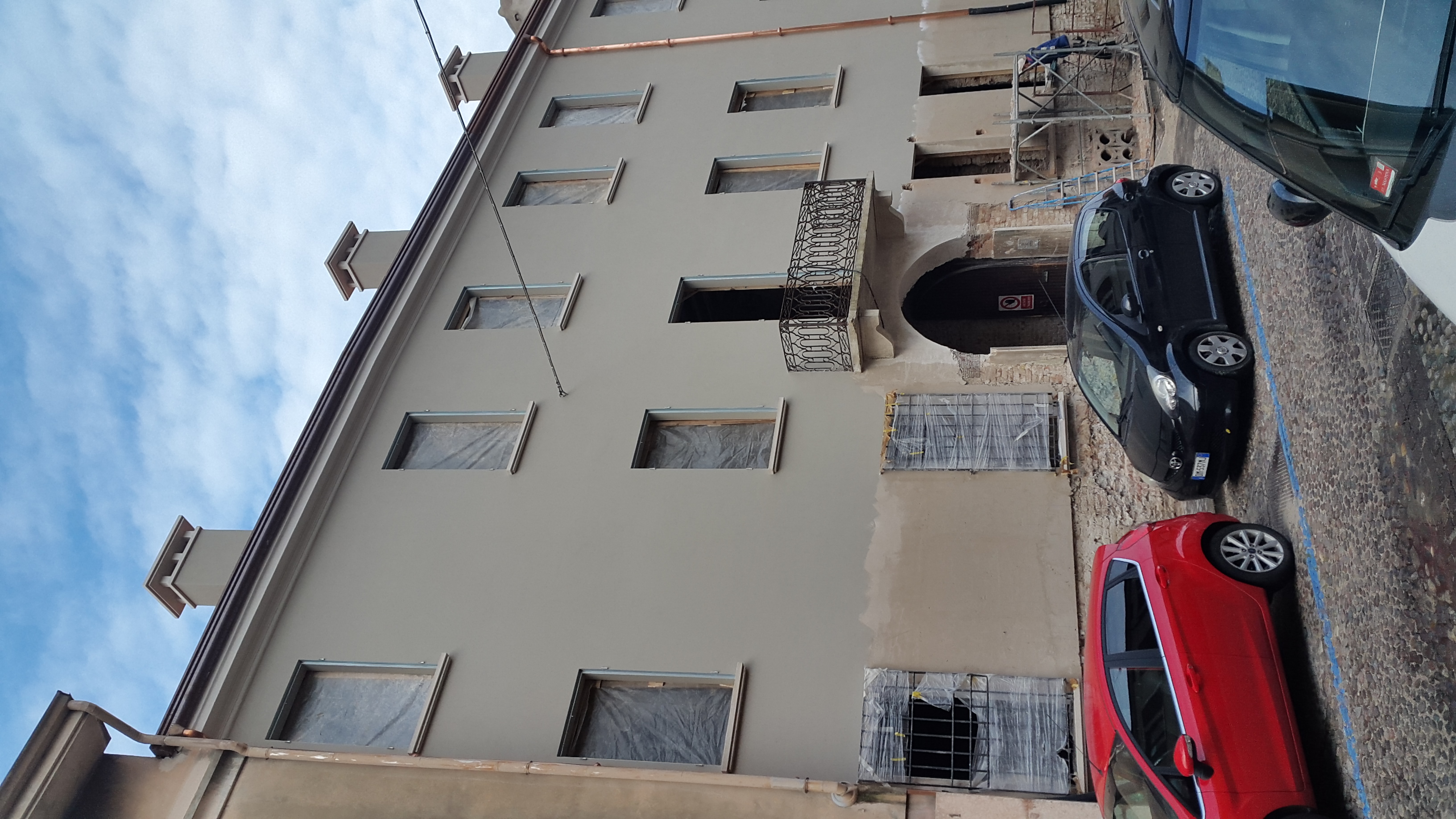 Ristrutturazione in corso.