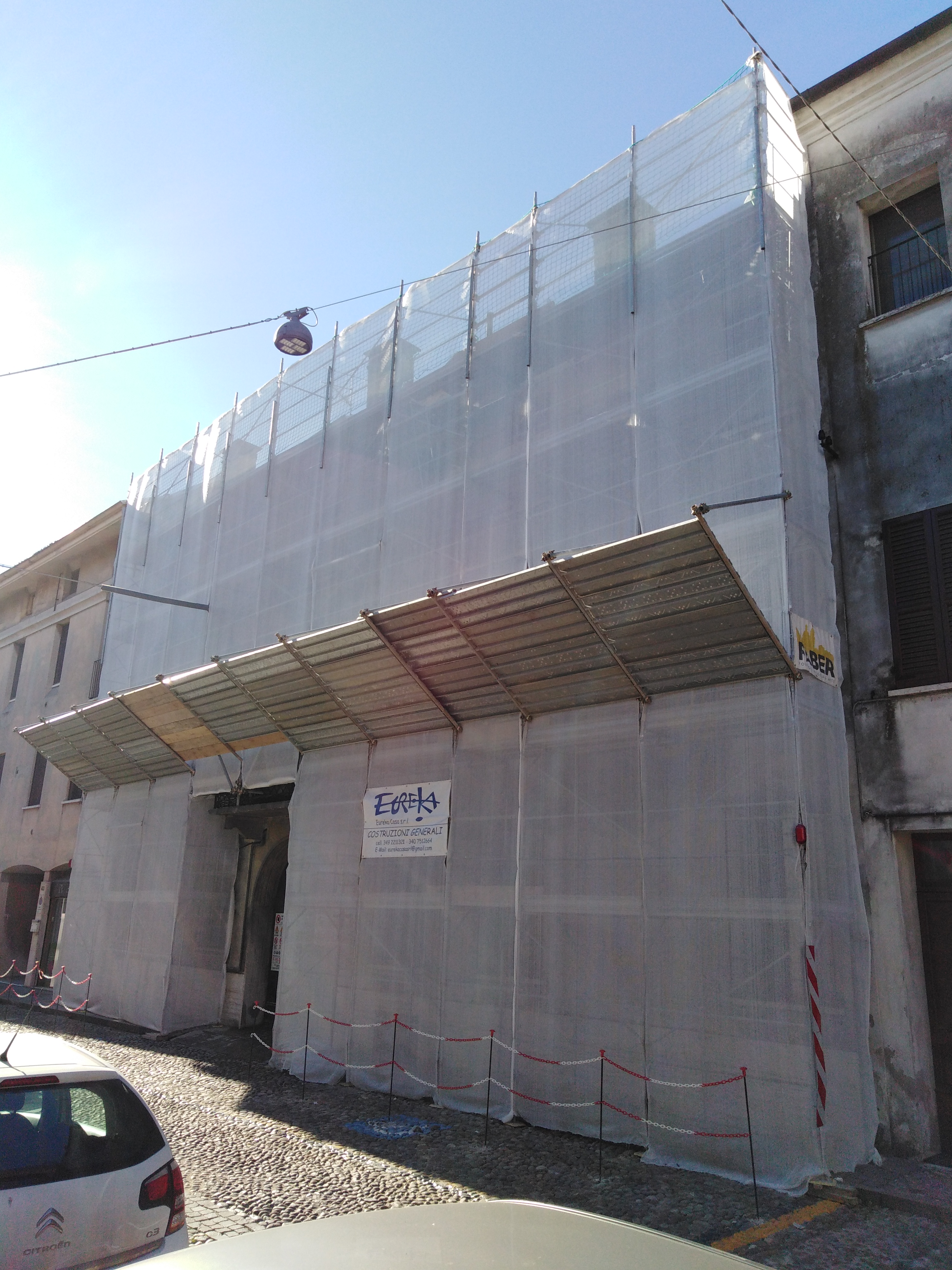 Ristrutturazione di farmacie, Mantova.